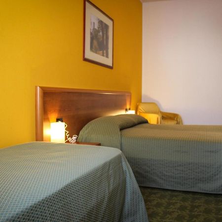 Hotel Centrale Este Luaran gambar