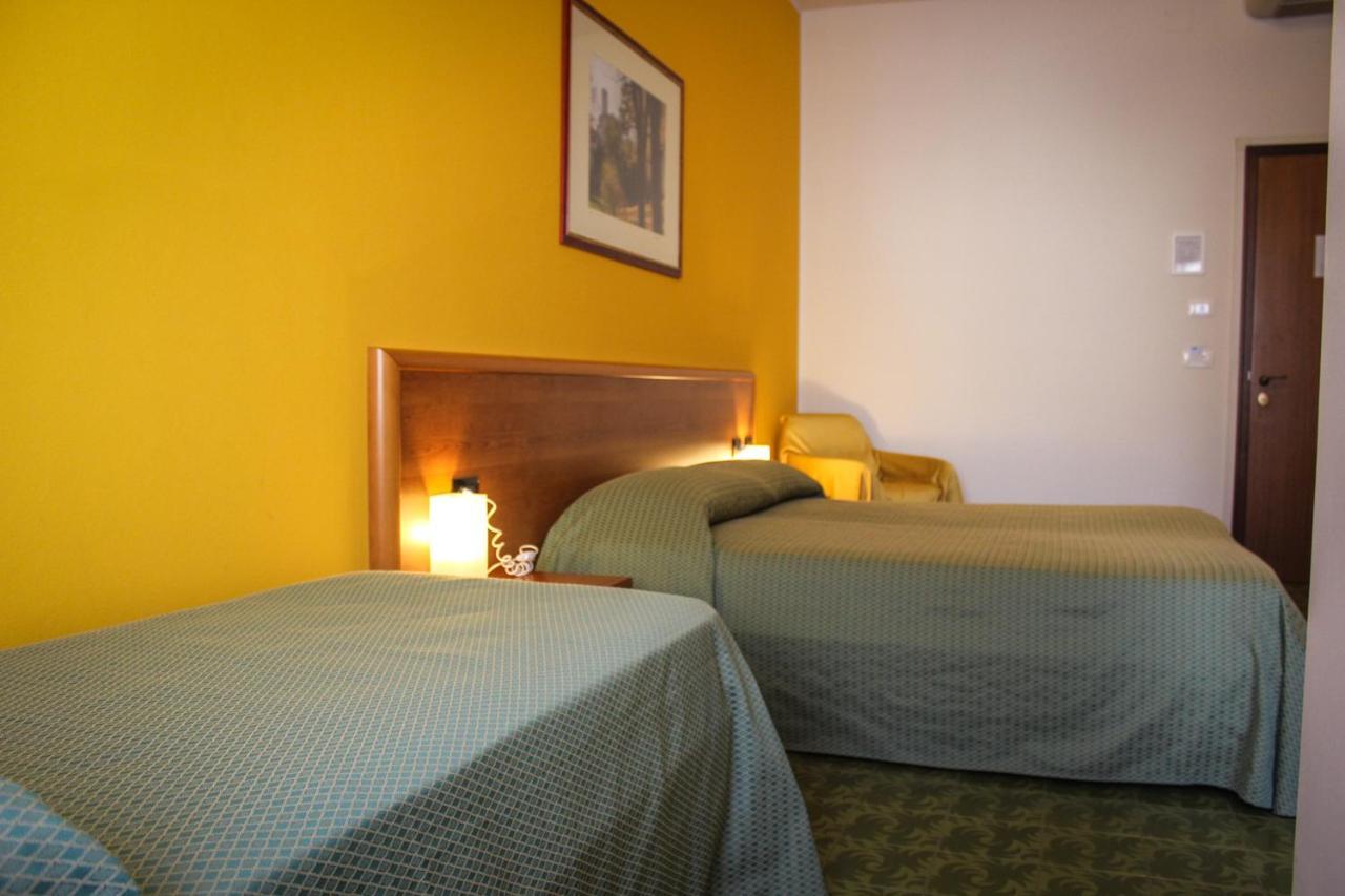 Hotel Centrale Este Luaran gambar