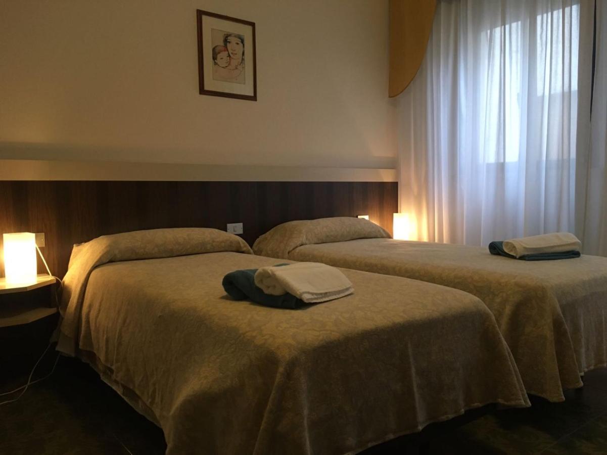 Hotel Centrale Este Luaran gambar