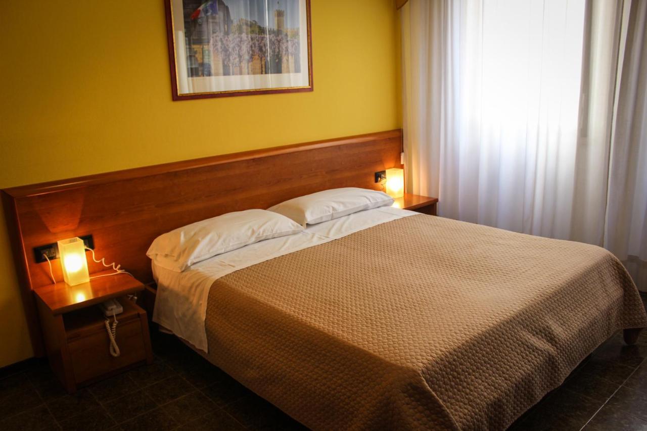 Hotel Centrale Este Luaran gambar