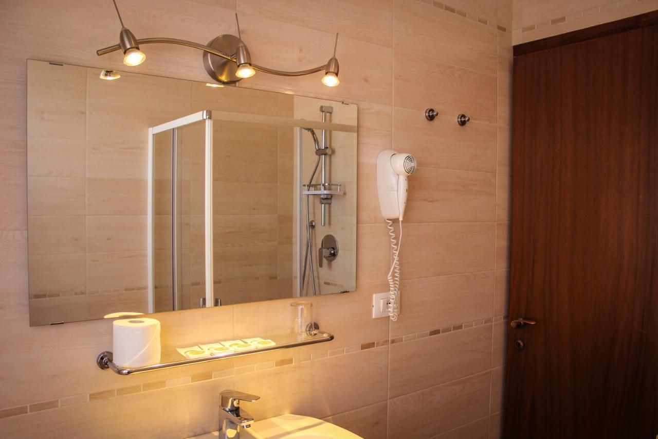 Hotel Centrale Este Luaran gambar