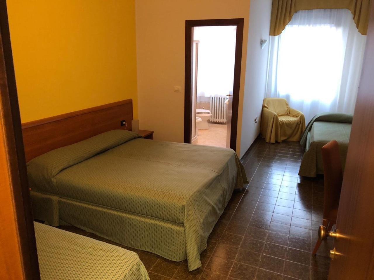 Hotel Centrale Este Luaran gambar