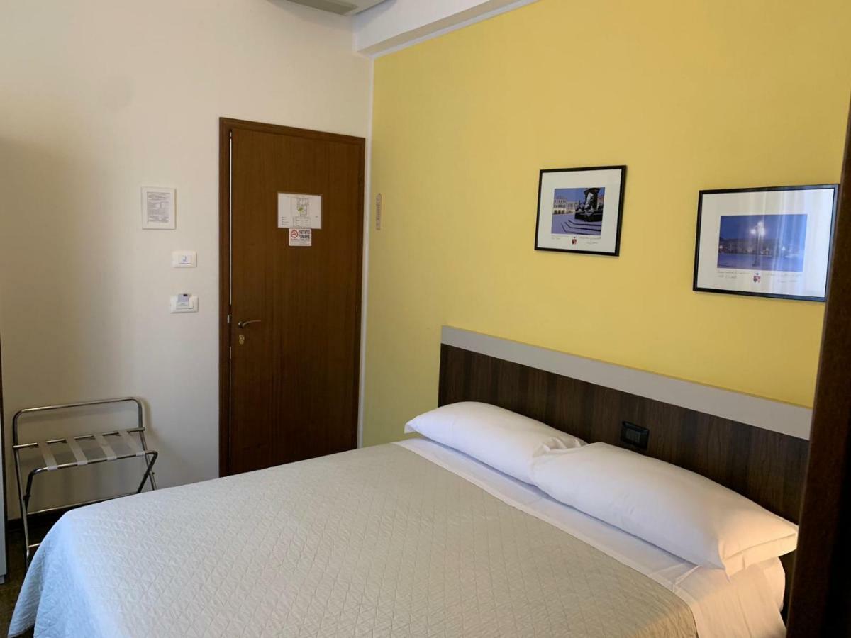 Hotel Centrale Este Luaran gambar