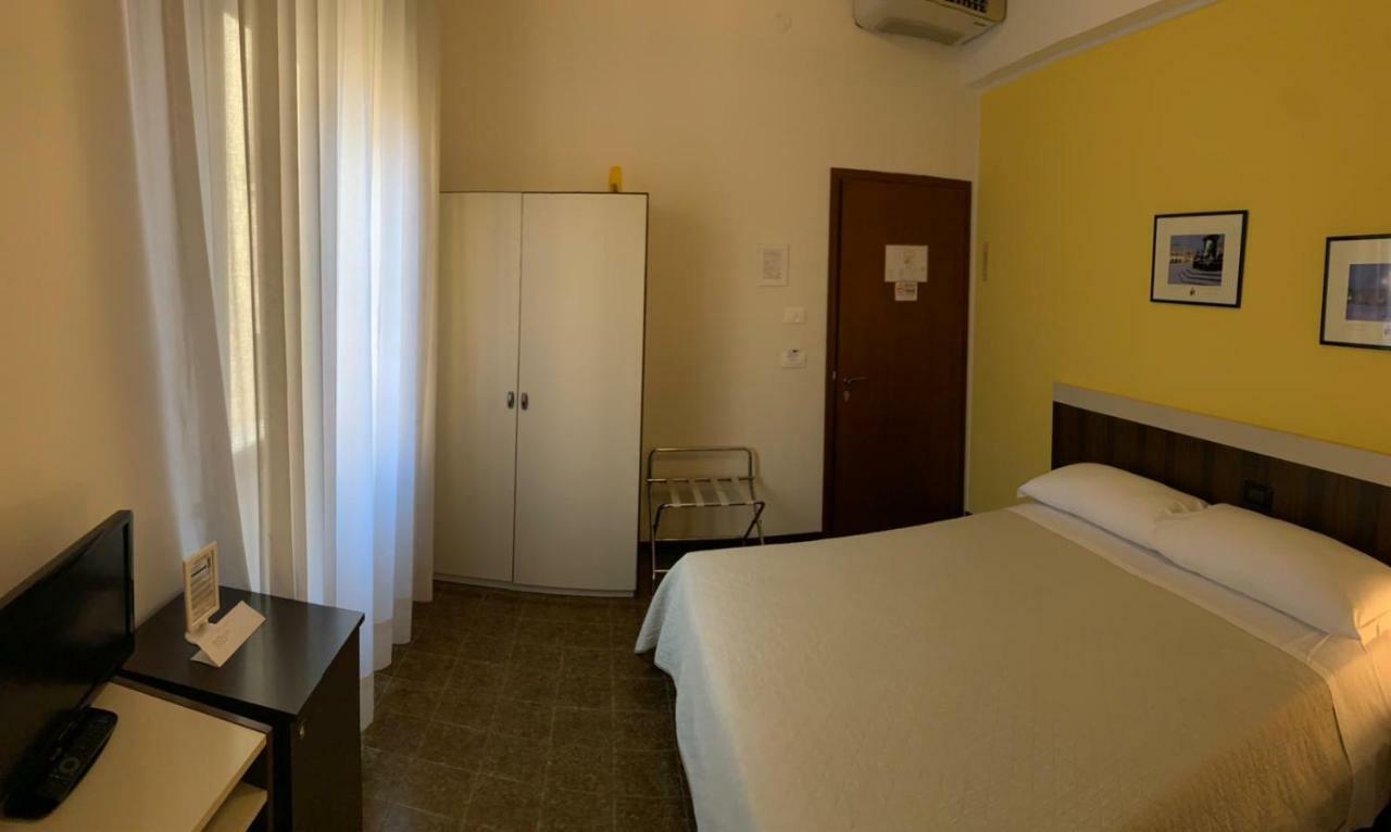 Hotel Centrale Este Luaran gambar