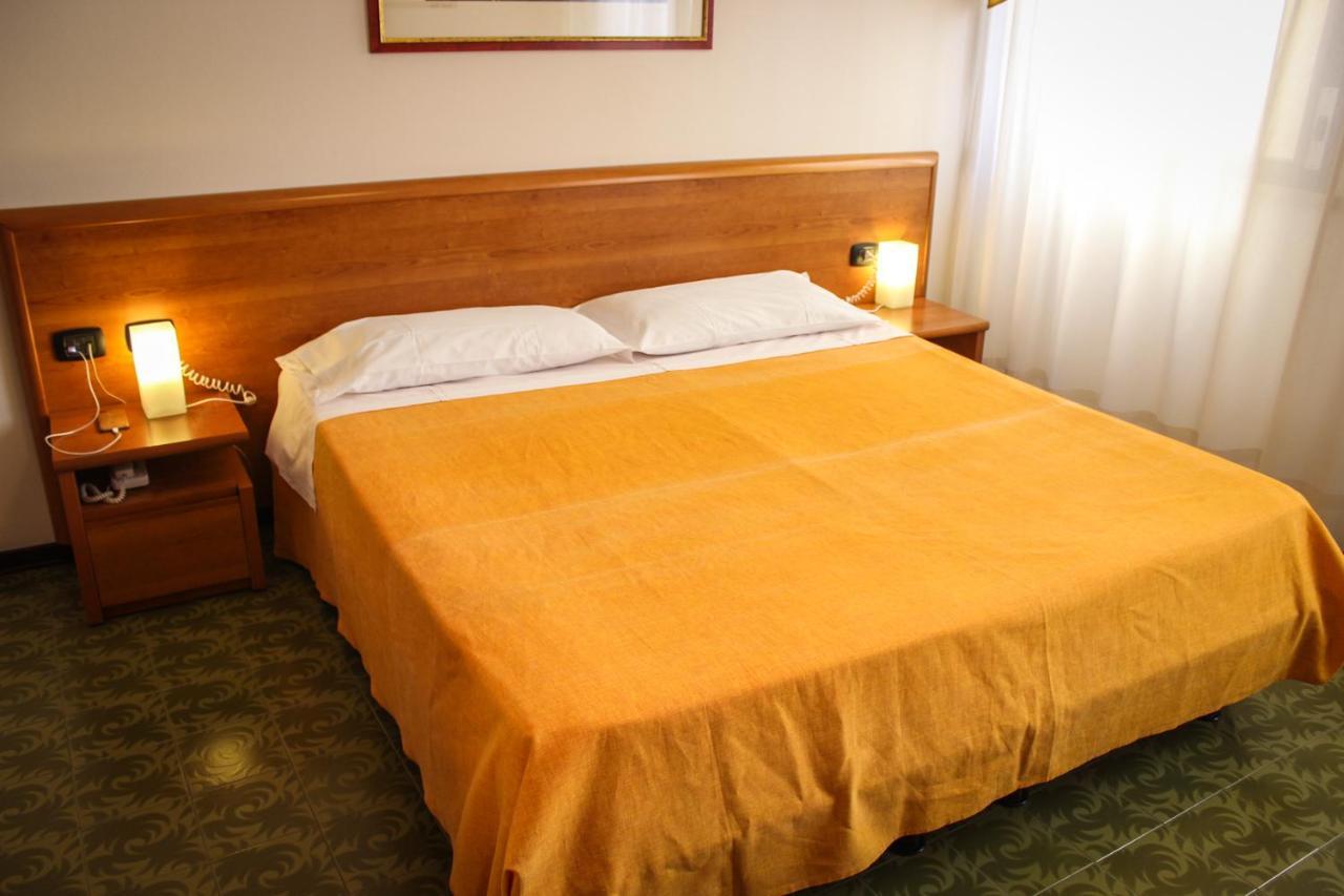 Hotel Centrale Este Luaran gambar