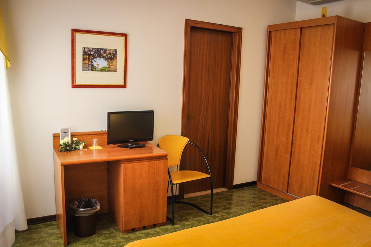 Hotel Centrale Este Luaran gambar