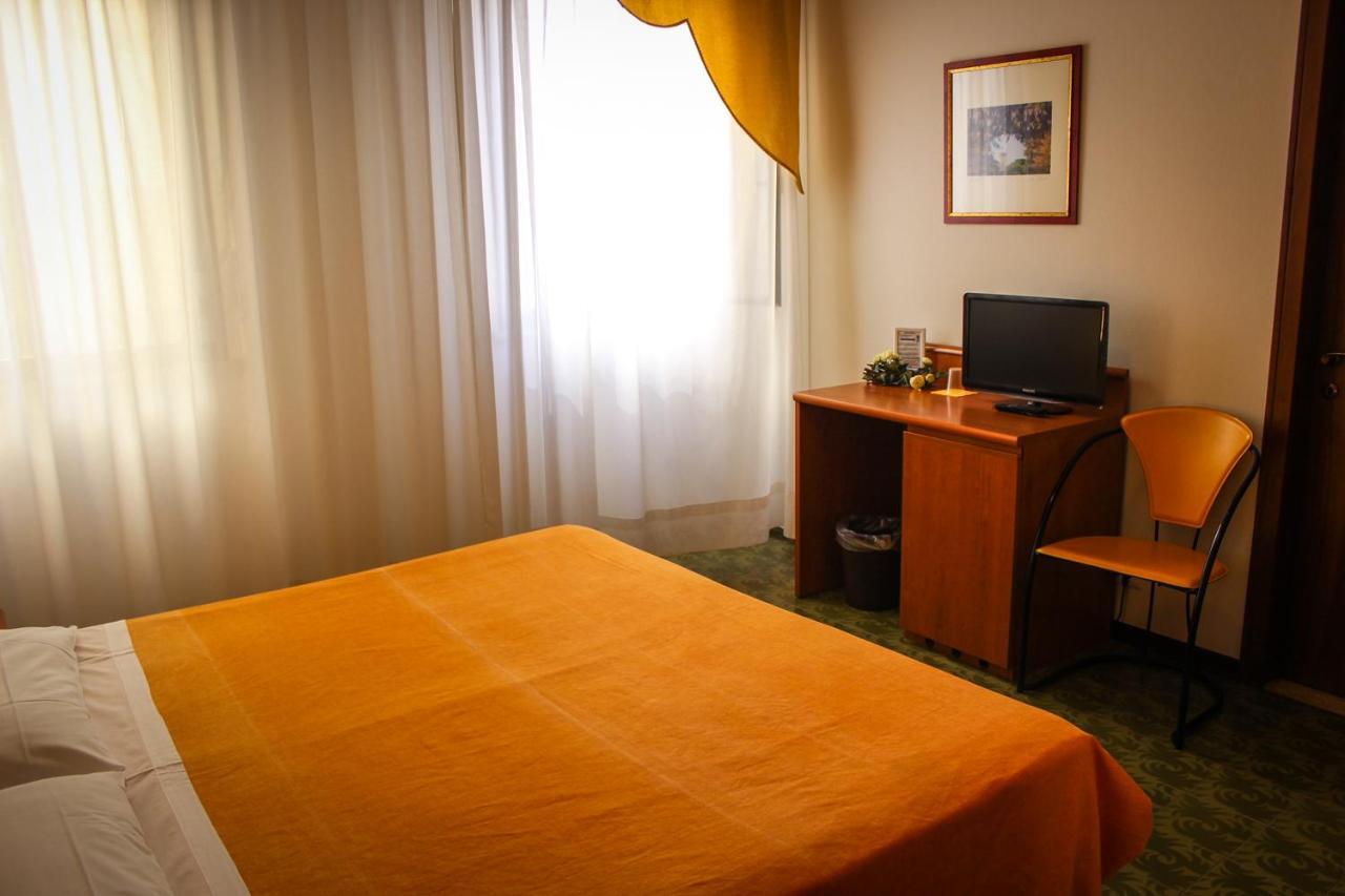 Hotel Centrale Este Luaran gambar