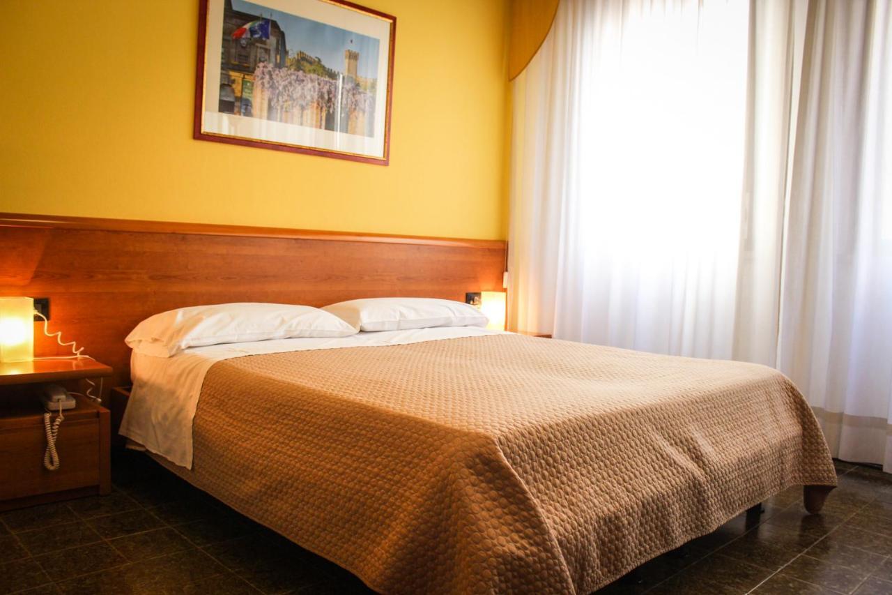 Hotel Centrale Este Luaran gambar