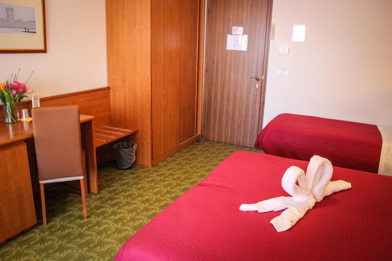 Hotel Centrale Este Luaran gambar