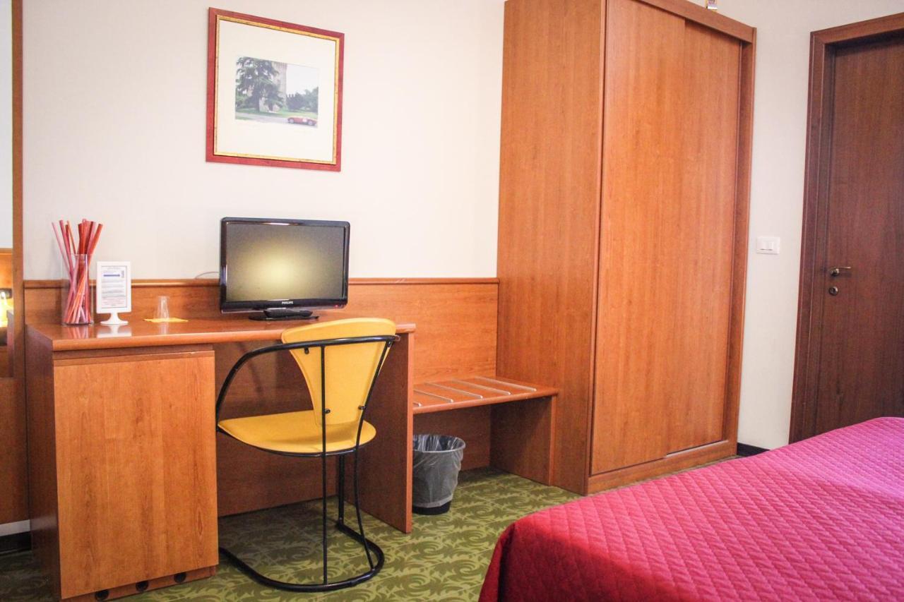 Hotel Centrale Este Luaran gambar