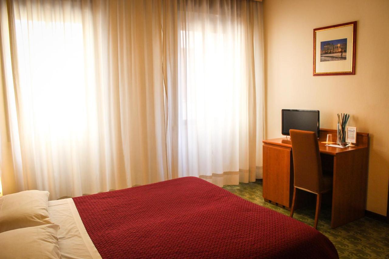 Hotel Centrale Este Luaran gambar