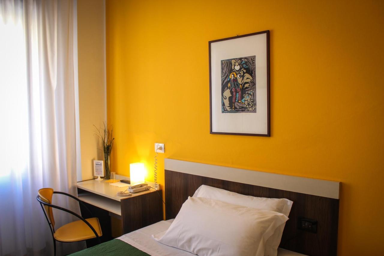 Hotel Centrale Este Luaran gambar